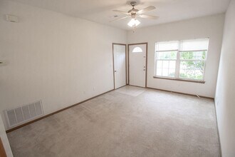 5000 Derby Ridge Dr in Columbia, MO - Foto de edificio - Building Photo