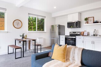 3826 Meridian Ave N in Seattle, WA - Building Photo - Building Photo