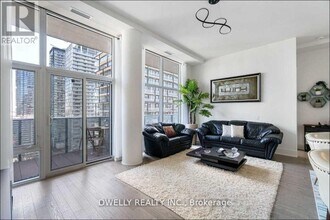 330 Richmond St W in Toronto, ON - Building Photo - Building Photo