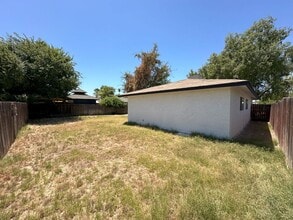 3416 Cardamon Dr in Bakersfield, CA - Building Photo - Building Photo