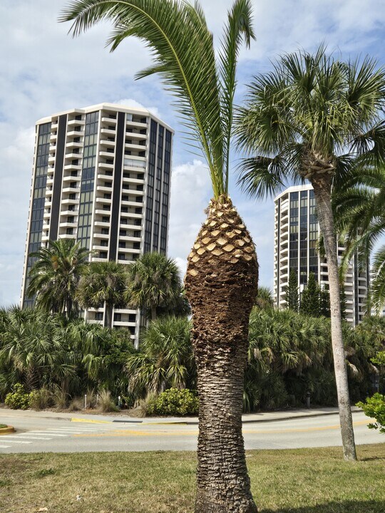 1 Oceans West Blvd, Unit Oceans West One 19B6 in Daytona Beach, FL - Foto de edificio