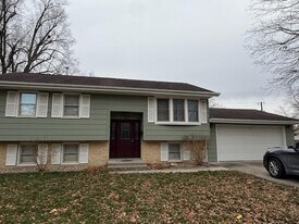 1128 28th St in Ames, IA - Building Photo