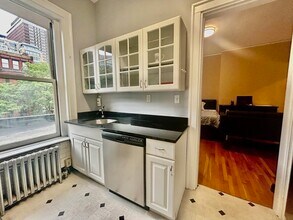 229 Newbury St, Unit 2 in Boston, MA - Building Photo - Building Photo