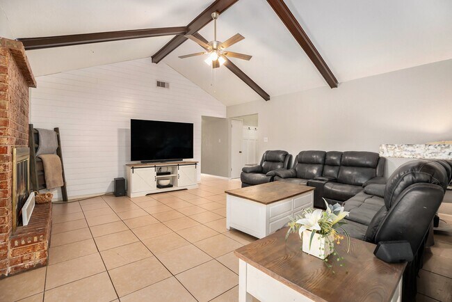 1027 Sycamore St in La Marque, TX - Building Photo - Building Photo