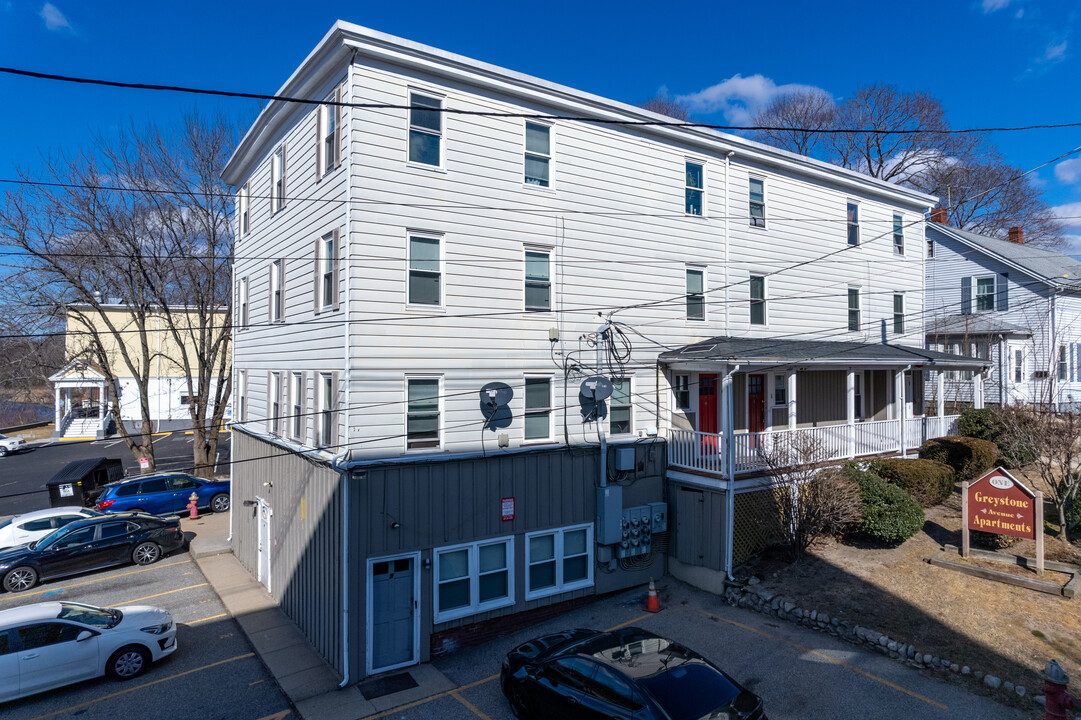 1 Greystone Ave in North Providence, RI - Foto de edificio