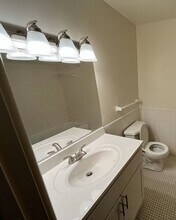 2440 Dupont Ave S in Minneapolis, MN - Building Photo - Interior Photo