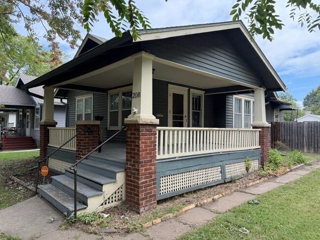 208 SW Courtland Ave in Topeka, KS - Building Photo - Building Photo