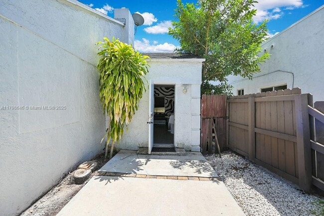 534 NW 50th St in Miami, FL - Building Photo - Building Photo