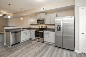 Airport Place Apartments in Clarksville, TN - Building Photo - Interior Photo