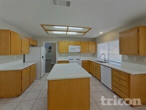 1584 Bright View Dr in Las Vegas, NV - Building Photo - Building Photo