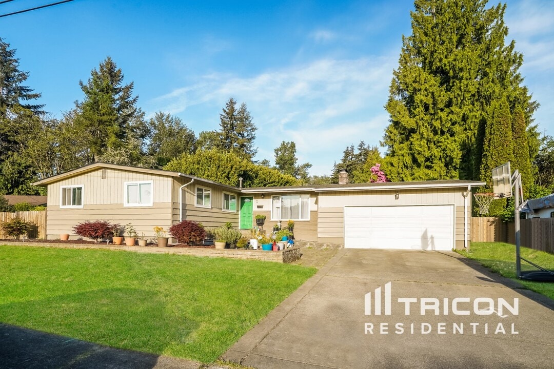 160 Christina Dr in Sumner, WA - Building Photo
