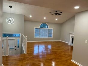 345 Ashland Manor Dr in Lawrenceville, GA - Foto de edificio - Building Photo