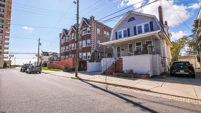 property at 26 S Oakland Ave