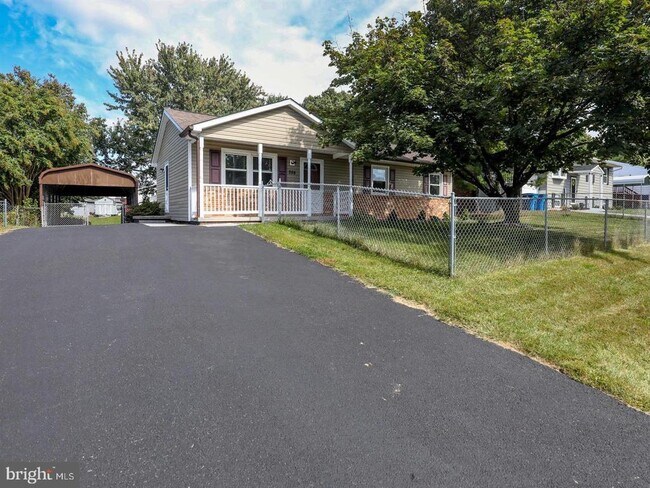 208 Crest Cir in Winchester, VA - Building Photo - Building Photo
