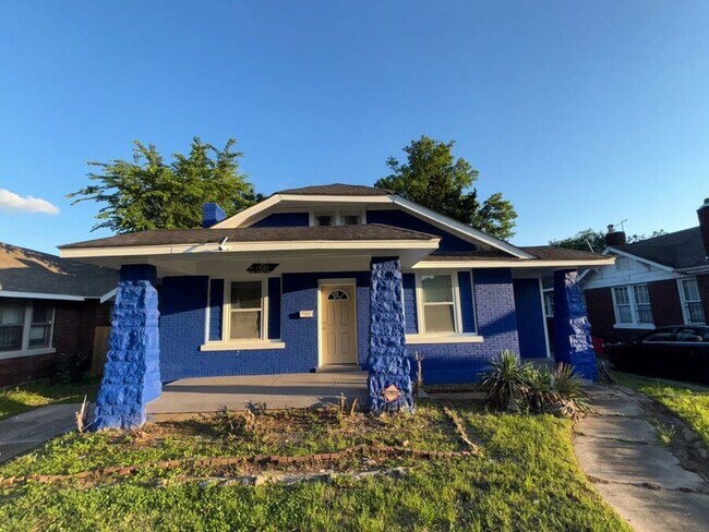 property at 1547 E McLemore Ave