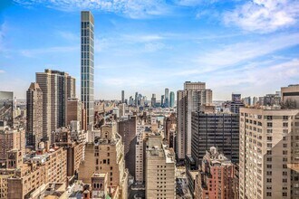 252 E 57th St in New York, NY - Building Photo - Building Photo