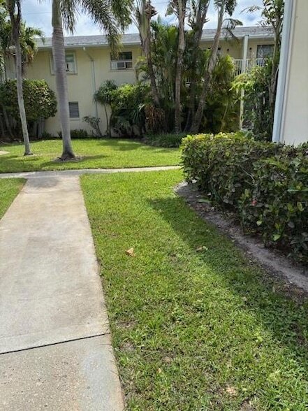 805 Hummingbird Way in North Palm Beach, FL - Building Photo - Building Photo