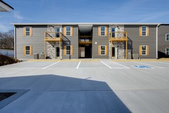 138 Main St N-Unit -8 in Carthage, TN - Foto de edificio - Building Photo