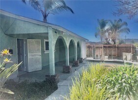 172 N Winton Ave, Unit 111 in La Puente, CA - Building Photo