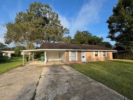 26665 Evelyn Dr in Denham Springs, LA - Building Photo