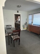 213 S 100 W, Unit Apt 2 middle in Tooele, UT - Foto de edificio - Building Photo