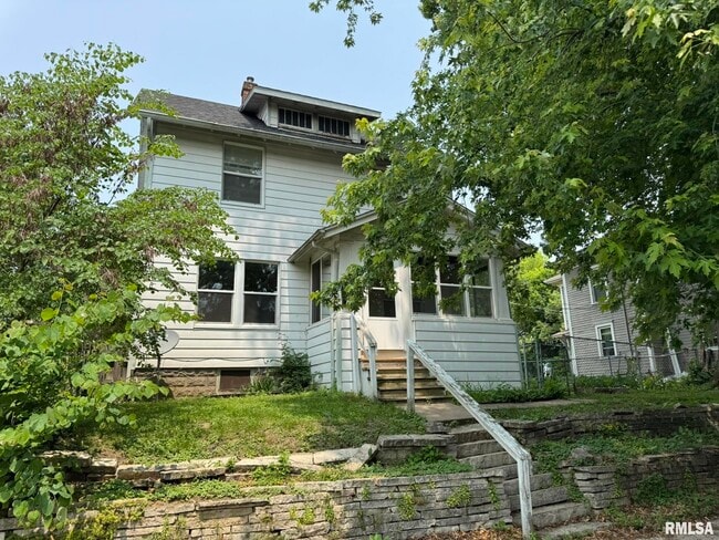 property at 1018 Arlington Ct