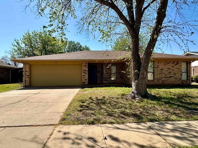 property at 2805 Ecleto Blvd