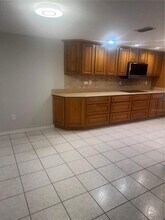 8320 Sanden Dr in Wesley Chapel, FL - Foto de edificio - Building Photo