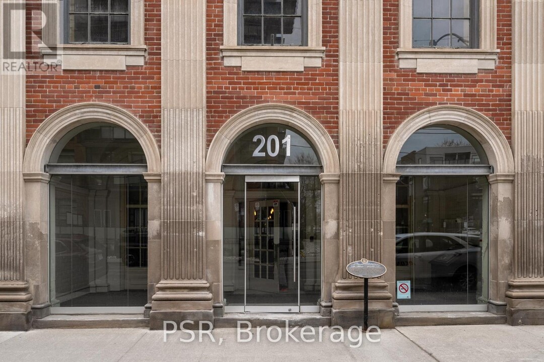 201-201 Carlaw Ave in Toronto, ON - Building Photo