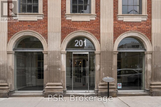 201-201 Carlaw Ave
