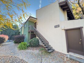 555 Vallombrosa Ave in Chico, CA - Building Photo