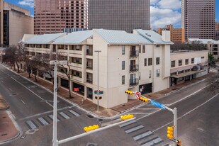 1022 N Navarro St in San Antonio, TX - Building Photo