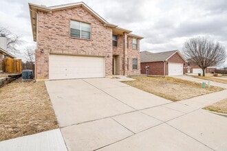 10104 High Eagle Trail in Fort Worth, TX - Building Photo - Building Photo