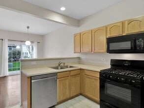 10089 Thornton Way in Huntley, IL - Building Photo - Building Photo