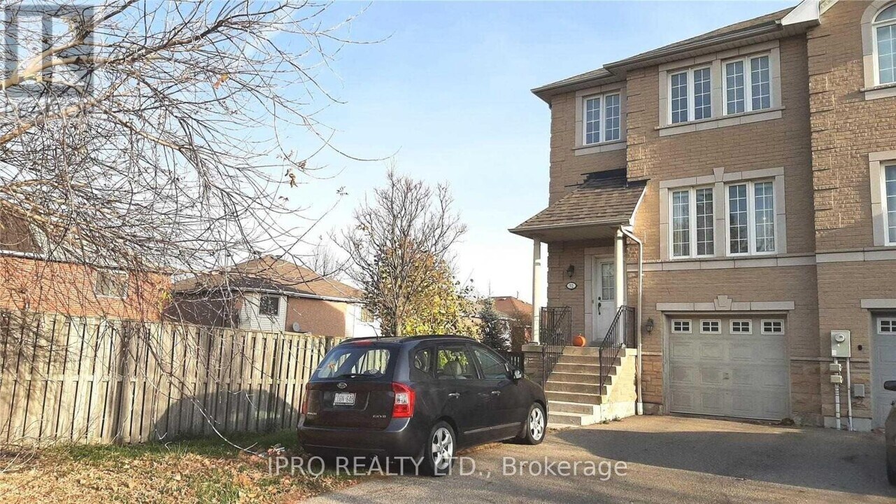 52 Andrika Ct in Mississauga, ON - Building Photo