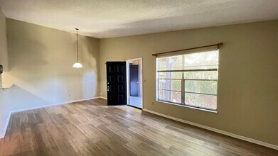 3944 TUMBLE WOOD Trl in Tampa, FL - Building Photo - Building Photo