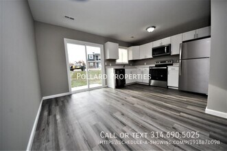 210 Arlington Way in Warrenton, MO - Foto de edificio - Building Photo