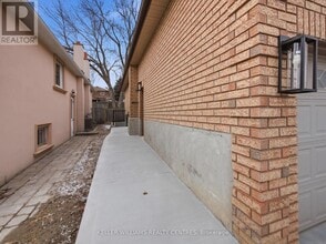 88 Townsend Ave in Bradford West Gwillimbury, ON - Building Photo - Building Photo