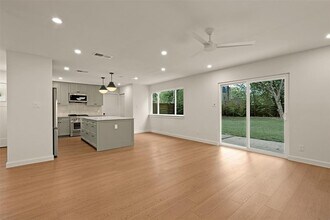404 Arbor Ln in Austin, TX - Building Photo - Building Photo