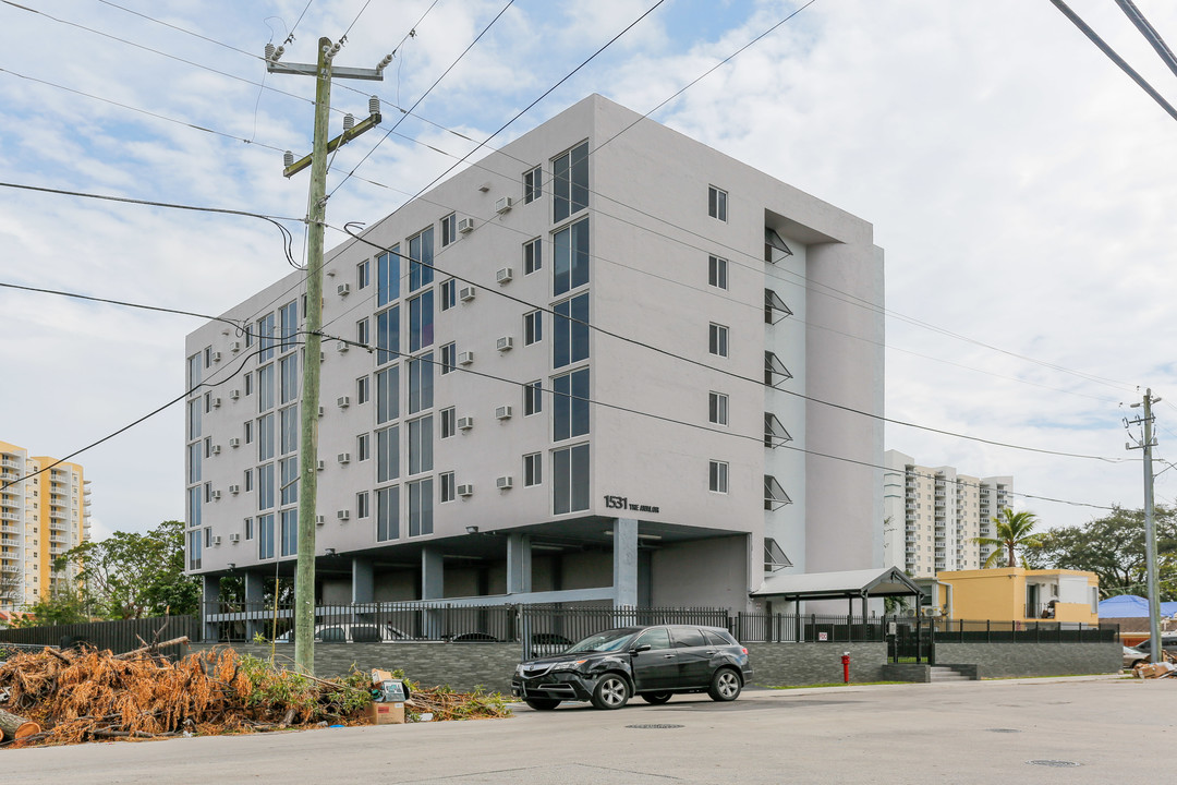 Cedars Pointe in Miami, FL - Building Photo