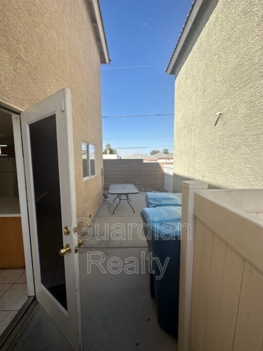 5258 Paradise Skies Ave in Las Vegas, NV - Building Photo
