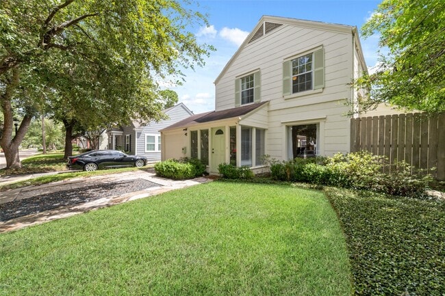 6027 Lake St in West University Place, TX - Building Photo - Building Photo