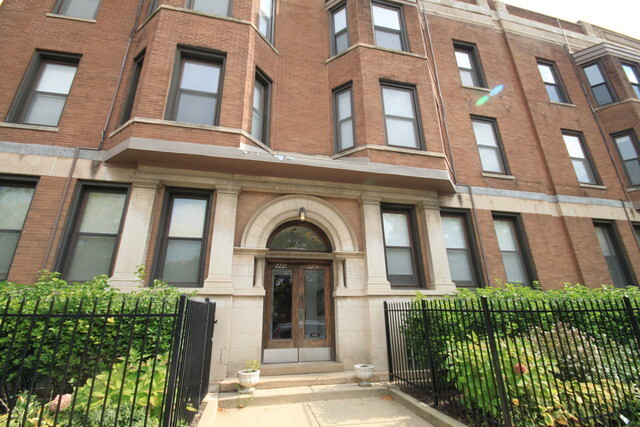 2217 N Clifton Ave in Chicago, IL - Foto de edificio