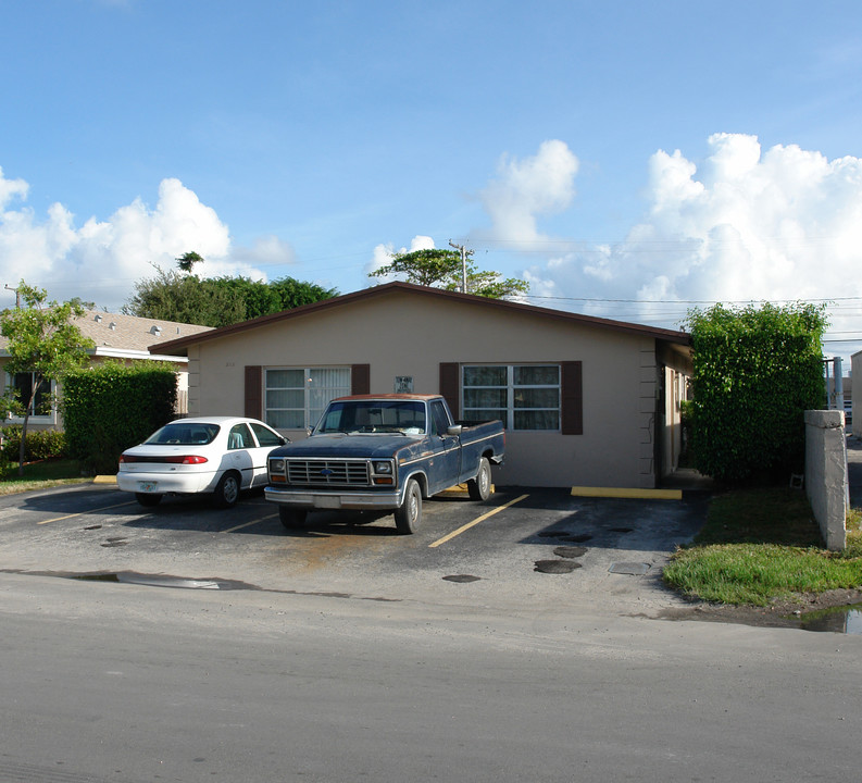 215 SW 16th St in Fort Lauderdale, FL - Building Photo