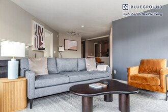 2400 Elliott Ave in Seattle, WA - Building Photo - Building Photo