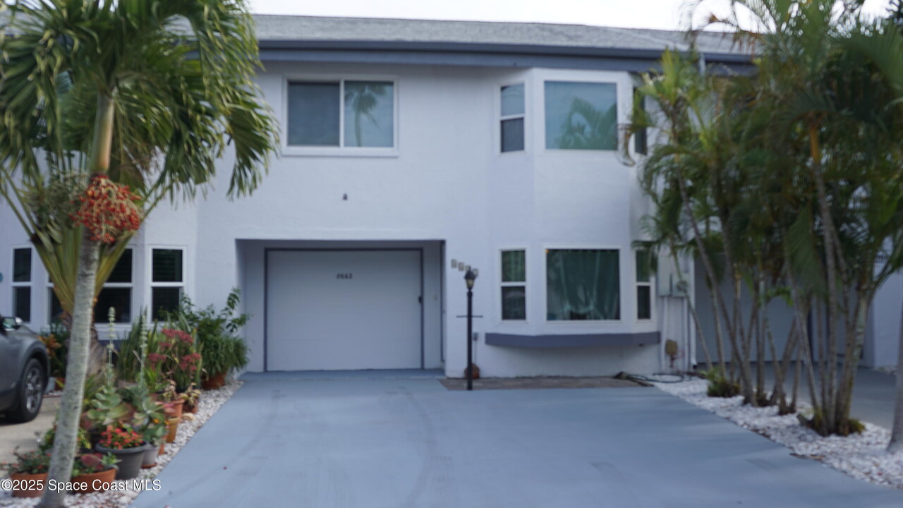 8662 N Atlantic Ave in Cape Canaveral, FL - Building Photo