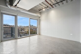 1241 N Milwaukee Ave in Chicago, IL - Building Photo - Building Photo
