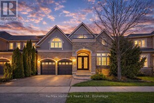 247 Beechtree Crescent in Oakville, ON - Building Photo