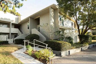 610 Windrush Bay Dr in Tarpon Springs, FL - Building Photo - Building Photo