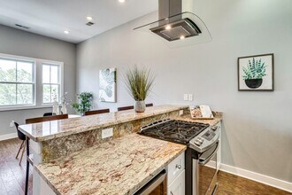 2012 D St NE, Unit APT 4 in Washington, DC - Building Photo - Building Photo